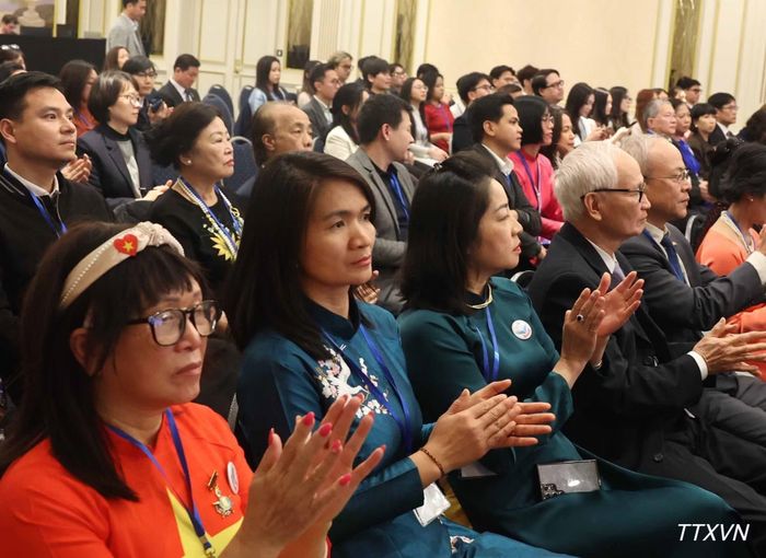 Đại diện cộng đồng người Việt Nam tại châu Âu tham dự cuộc gặp gỡ Tổng Bí thư, Chủ tịch nước Tô Lâm và Phu nhân Ngô Phương Ly.
