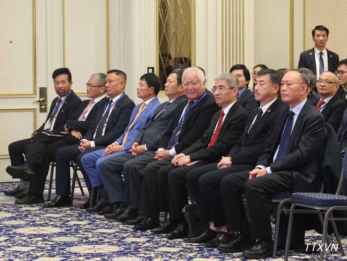 Đại diện cộng đồng người Việt Nam tại châu Âu tham dự cuộc gặp gỡ Tổng Bí thư, Chủ tịch nước Tô Lâm và Phu nhân Ngô Phương Ly.