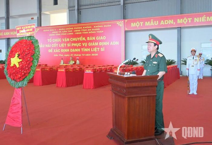 Trung tướng Hồ Văn Thái, Bí thư Đảng ủy, Chính ủy Quân khu 9 phát biểu tri ân tại buổi lễ.
