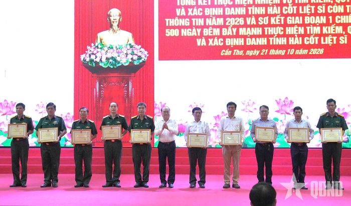 Ban Chỉ đạo 515 TP Cần Thơ khen thưởng các tập thể và cá nhân trong thực hiện nhiệm vụ tìm kiếm, quy tập và xác định danh tính hài cốt liệt sĩ.