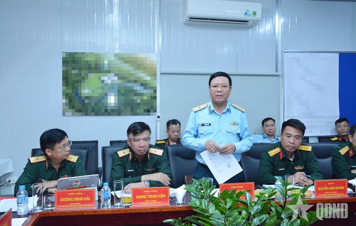 Các đại biểu đóng góp ý kiến.