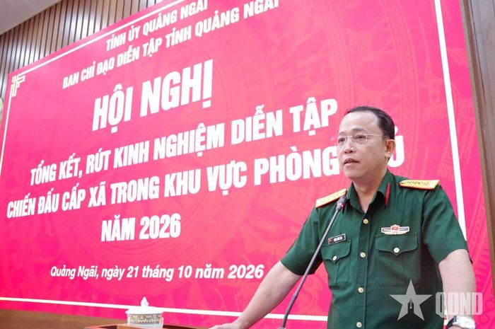  Đại tá Trần Hữu Ích, Chỉ huy trưởng Bộ CHQS tỉnh Quảng Ngãi phát biểu tại hội nghị. 