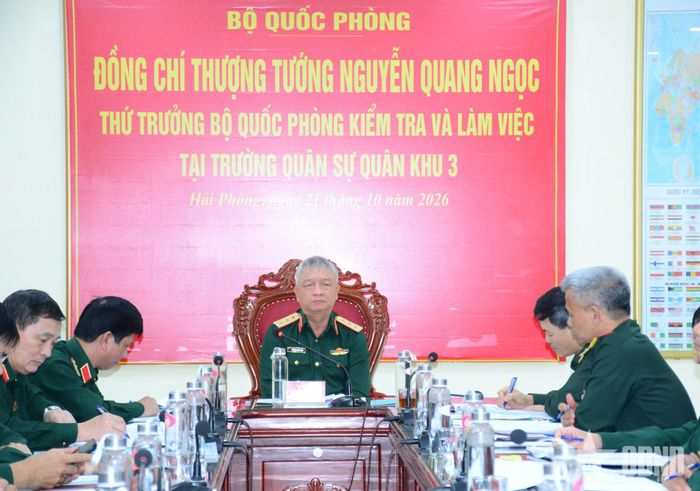 Thượng tướng Nguyễn Quang Ngọc chủ trì buổi làm việc, kiểm tra tại Trường Quân sự Quân khu 3.