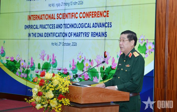 Thượng tướng Nguyễn Văn Gấu, Ủy viên Trung ương Đảng, Thứ trưởng Bộ Quốc phòng phát biểu khai mạc hội thảo, nhấn mạnh việc xác định danh tính hài cốt liệt sĩ còn nhiều khó khăn.