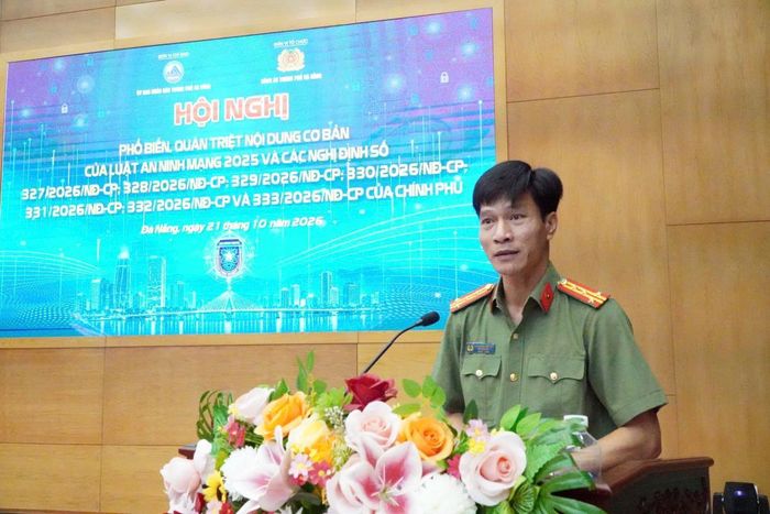 Đại tá Trần Minh Nguyên nhấn mạnh, hội nghị nhằm giúp các cơ quan, đơn vị, doanh nghiệp chủ động nhận diện, ứng phó với các nguy cơ an ninh mạng phức tạp; đồng thời quán triệt các quy định mới của Chính phủ và nâng cao năng lực tổ chức thực hiện đồng bộ trên toàn thành phố