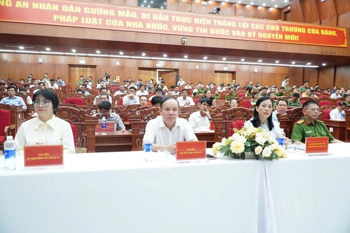 Lãnh đạo các sở ngành, đại diện các địa phương trên địa bàn thành phố tham dự hội nghị