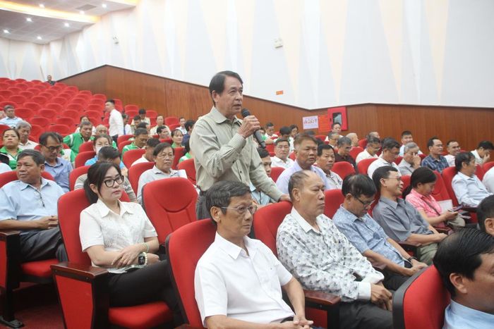 Nhân dân phường An Khê phát biểu ý kiến, kiến nghị tại buổi đối thoại.