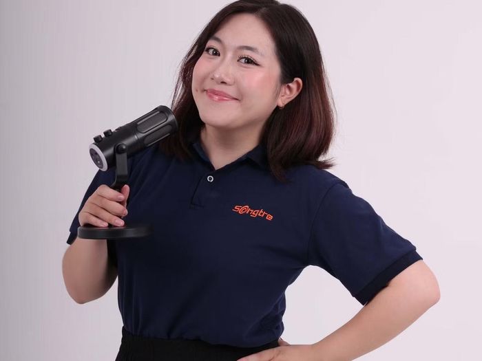 Ngọc Huyền trong màu áo 'Sóng Trẻ Radio'.