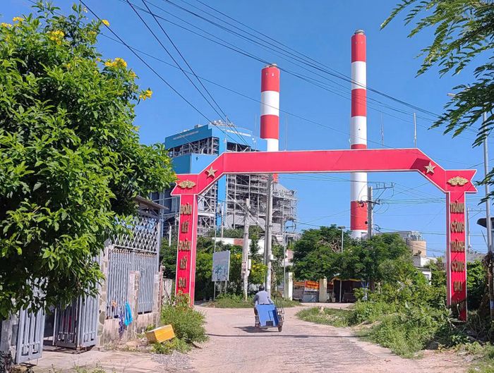 Hàng trăm hộ dân sinh sống sát Trung tâm Điện lực Vĩnh Tân (xã Vĩnh Hảo, tỉnh Lâm Đồng). Ảnh: TIẾN THẮNG