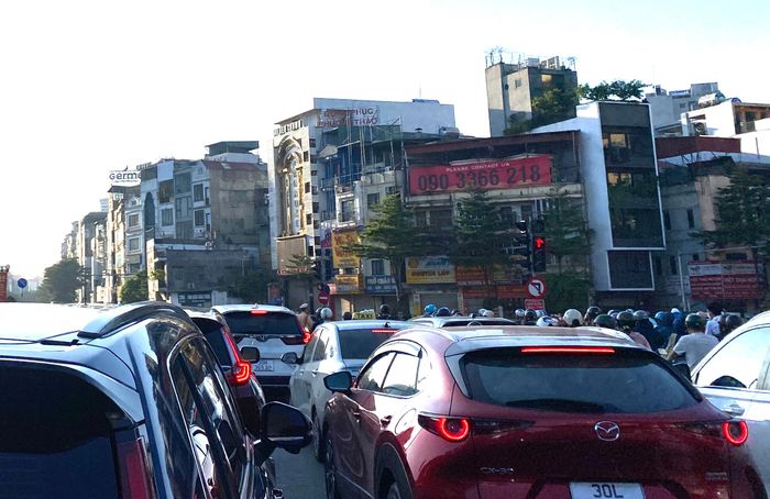 Hà Nội về chiều có thể có không khí lạnh cường độ yếu. Ảnh: PHÚC HẬU