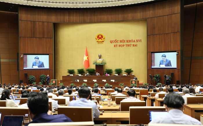 Phiên họp tại hội trường sáng 21-10. Ảnh: QUANG PHÚC