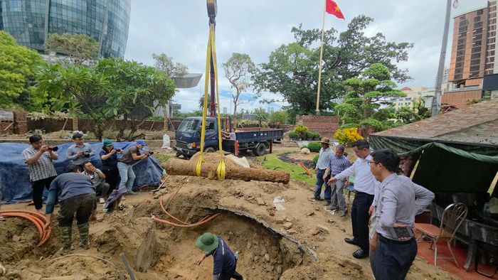  Bí thư Thành ủy Đà Nẵng Lê Ngọc Quang có mặt tại hiện trường khai quật 