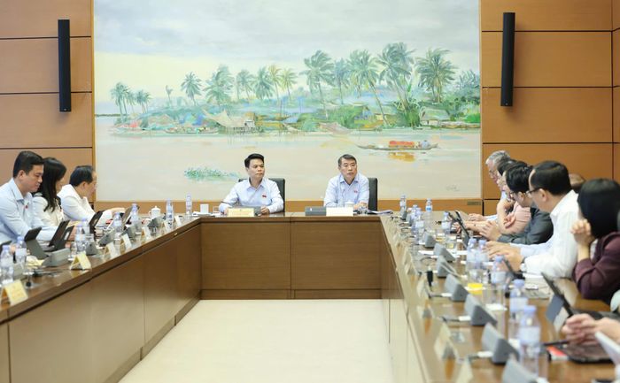  Thủ tướng Lê Minh Hưng tại phiên thảo luận tổ đại biểu Quốc hội sáng 21-10. Ảnh QUANG PHÚC 