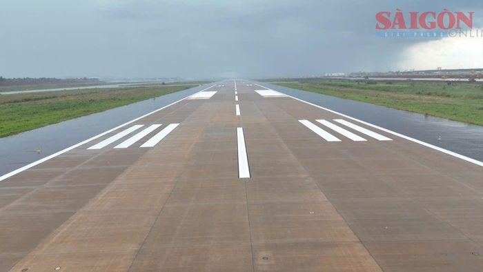  Đường cất hạ cánh số 1 sân bay Long Thành có chiều dài 4km, bề rộng 70m, có thể tiếp nhận các loại máy bay hiện đại 