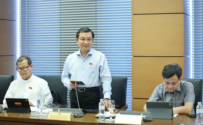  Đại biểu Phạm Trọng Nhân (Đoàn đại biểu Quốc hội TPHCM) phát biểu góp ý dự thảo luật. Ảnh: QUANG PHÚC 