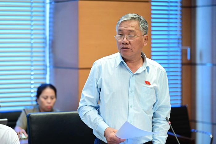  Đại biểu Trịnh Ngọc Phương (Đoàn ĐBQH tỉnh Tây Ninh) phát biểu. Ảnh: ĐỖ TRUNG 