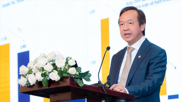  Ông Phan Quốc Công, Tổng Giám đốc PNJ, phát biểu tại Đại hội đồng cổ đông bất thường 2026 ﻿ (Ảnh: NHUNG NGUYỄN) 