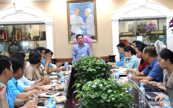 Phó Chủ tịch LĐLĐ TPHCM Phùng Thái Quang triển khai các hoạt động chăm lo Tết Nguyên đán Đinh Mùi năm 2027. Ảnh: THÁI PHƯƠNG