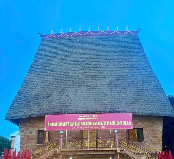  Nhà rông văn hoá xã Ia Dom 