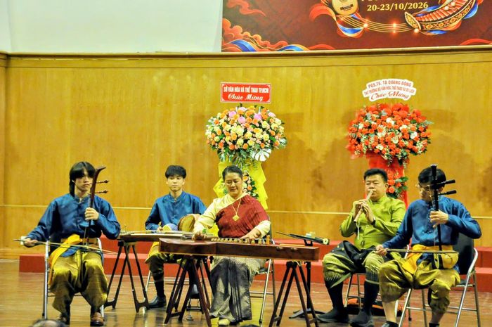  Phần trình diễn của đoàn nghệ thuật Thái Lan tại đêm khai mạc. Ảnh: VĂN TUẤN 