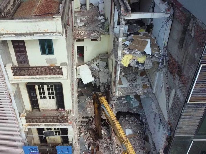 Dự án Trục không gian Quốc lộ 1A có chiều dài khoảng 36,3 km, đoạn từ đường Vành đai 1 đến nút giao Cầu Giẽ, đi qua 18 phường, xã của Hà Nội. Dự án được triển khai gắn với mục tiêu chỉnh trang, tái thiết đô thị dọc tuyến đường, đồng thời hoàn thiện mạng lưới giao thông của Thủ đô.