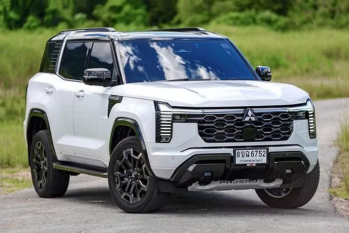 Do dòng xe này được sản xuất tại Thái Lan, sẽ xuất sang Việt Nam và giá của 2 thị trường khá gần nhau, dự kiến Pajero sẽ có giá quy đổi khá gần nhau. Xét tới các đối thủ khác trong phân khúc, giá của Pajero dự đoán có thể sẽ rơi vào tầm 1,2 tới 1,6 tỷ đồng tại Việt Nam.