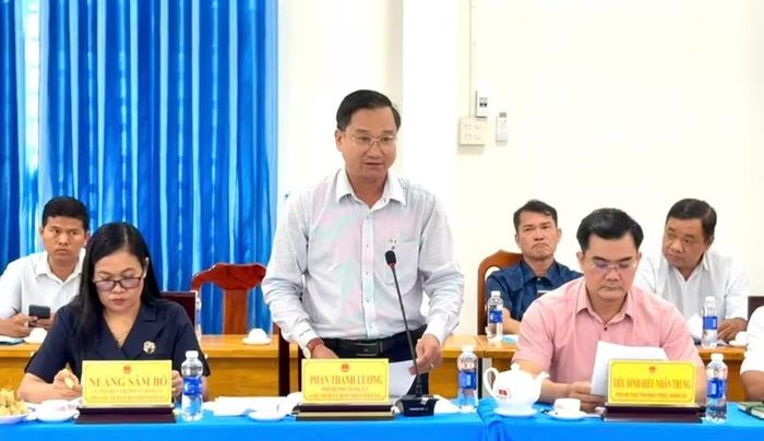 Đại diện lãnh đạo xã Ô Lâm phát biểu tại buổi làm việc.