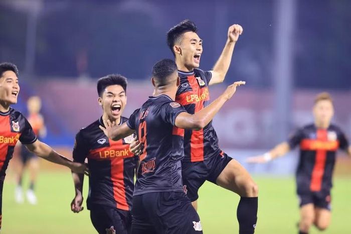 Vòng 5 V-League sẽ hâm nóng các sân cỏ cả nước vào cuối tuần này. Ảnh: VPF.