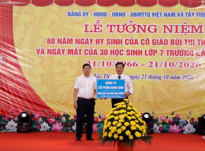 Công ty cổ phần Đam San trao tặng Quỹ Khuyến học 21-10 số tiền 100 triệu đồng.