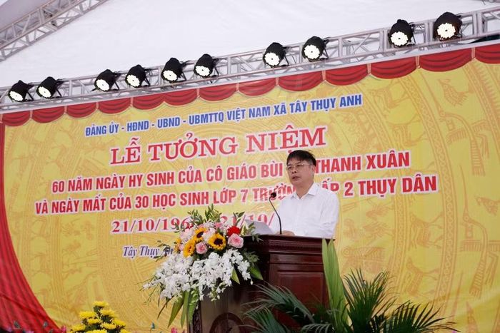 Ông Phạm Văn Nghiêm, Phó Chủ tịch UBND tỉnh Hưng Yên phát biểu tại lễ tưởng niệm.