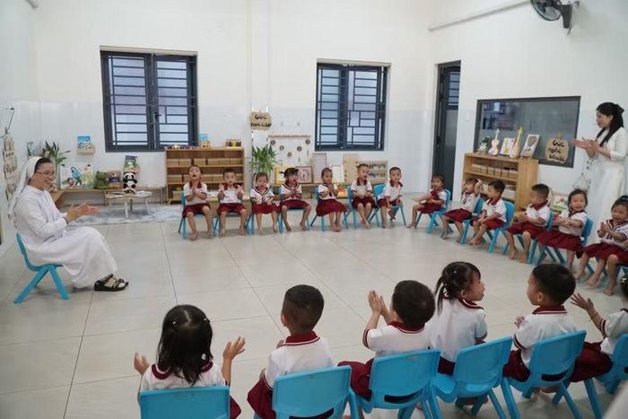 Hoạt động tại nhóm lớp mẫu giáo nhỡ tại cơ sở mầm non Linh Ân. Ảnh: Hồ Lài