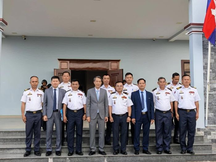 Các đại biểu chụp ảnh chung. (Nguồn: TLSQ Việt Nam tại Sihanoukville)
