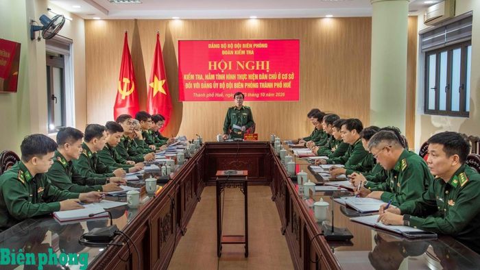 Quang cảnh buổi kiểm tra tại Đảng ủy Ban Chỉ huy Bộ đội Biên phòng thành phố Huế. Ảnh: Lê Văn Chương