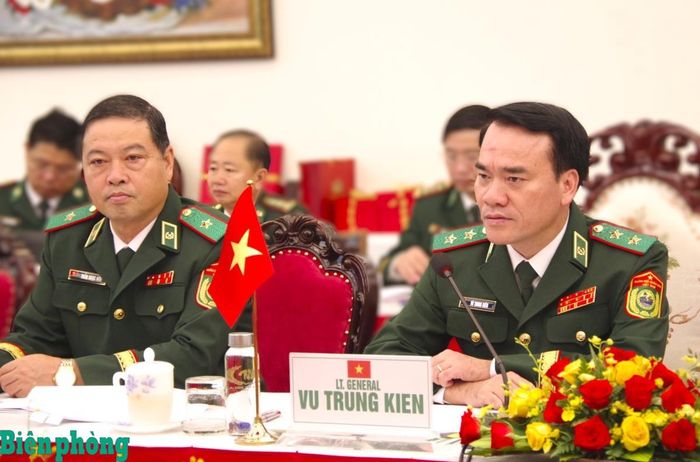 Trung tướng Vũ Trung Kiên, Ủy viên Ban Chấp hành Trung ương Đảng, Ủy viên Quân ủy Trung ương, Tư lệnh Bộ đội Biên phòng, Bộ Quốc phòng Việt Nam phát biểu tại hội đàm. Ảnh: Lê Khoa