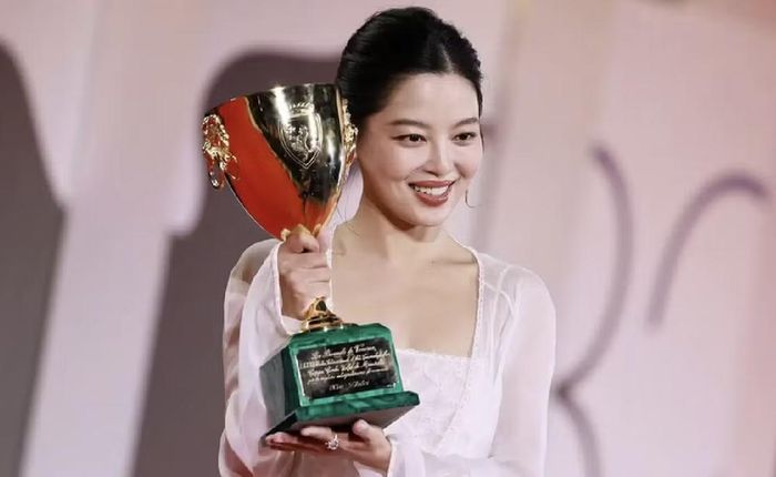 Tân Chỉ Lôi là Nữ chính xuất sắc nhất của Liên hoan phim Venice đầu tiên trượt đề cử Kim Kê. Ảnh: Sohu