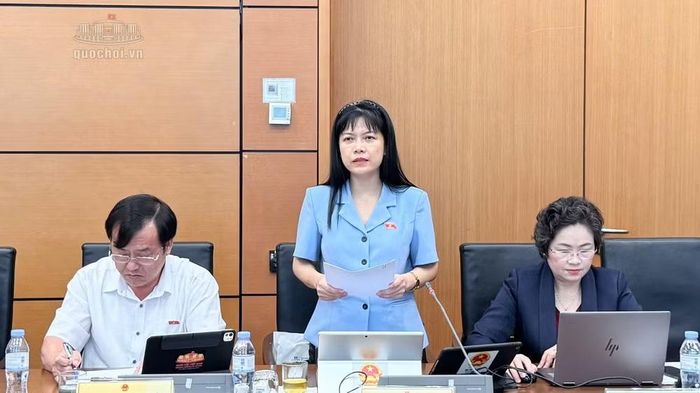 Đại biểu Quốc hội Tạ Thị Yên tham gia đóng góp ý kiến tại phiên họp tổ - Ảnh: QH