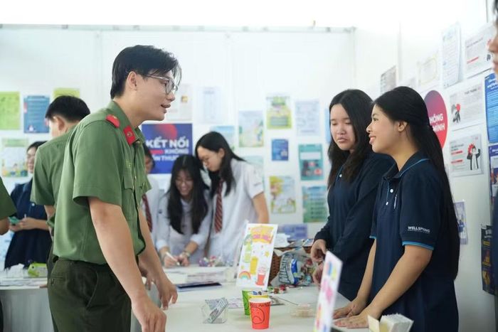 Một khó khăn khác là thủ đoạn phạm tội liên tục biến đổi theo sự phát triển của công nghệ. Ảnh: Wellspring Hanoi