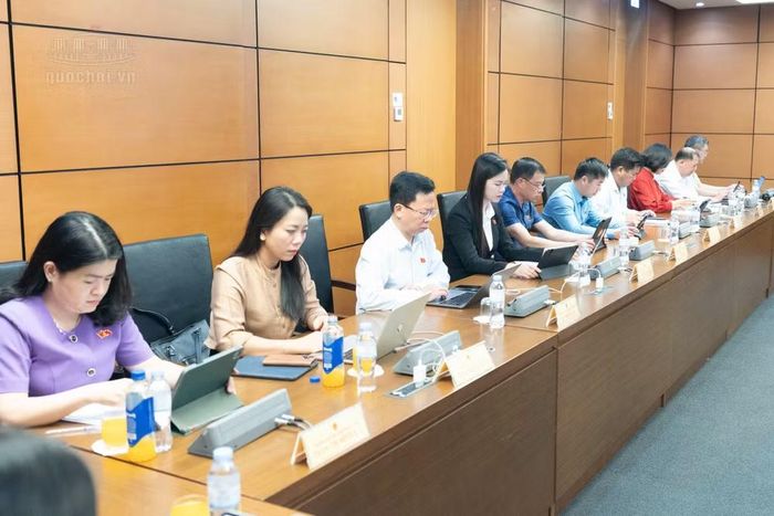 Các đại biểu tham gia phiên họp tổ ngày 21/10 (ảnh QH).