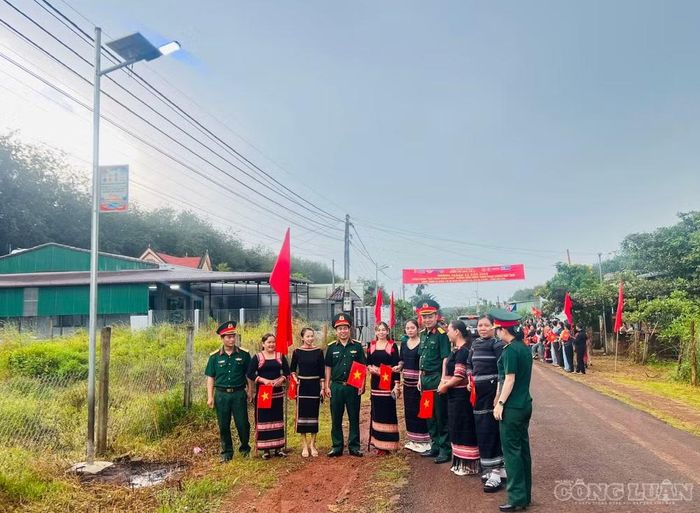 Giai đoạn 2024-2026, Binh đoàn 15 đã triển khai hơn 8,7km đường chiếu sáng sử dụng năng lượng mặt trời, với tổng kinh phí khoảng 7,3 tỷ đồng