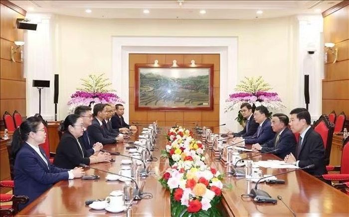 Thường trực Ban Bí thư Trần Cẩm Tú tiếp Đoàn đại biểu Trung ương Đoàn Thanh niên Nhân dân Cách mạng Lào. Ảnh: TTXVN