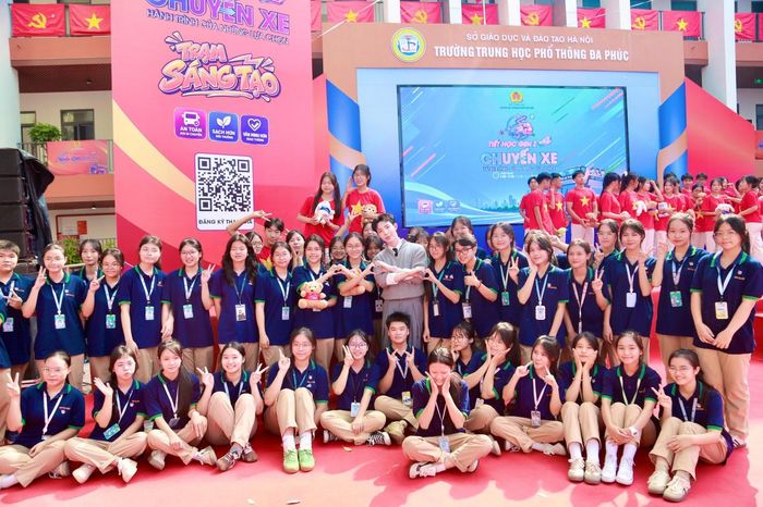 Các bạn học sinh Trường THPT Đa Phúc tham gia các hoạt động của chương trình (Ảnh: CATP)