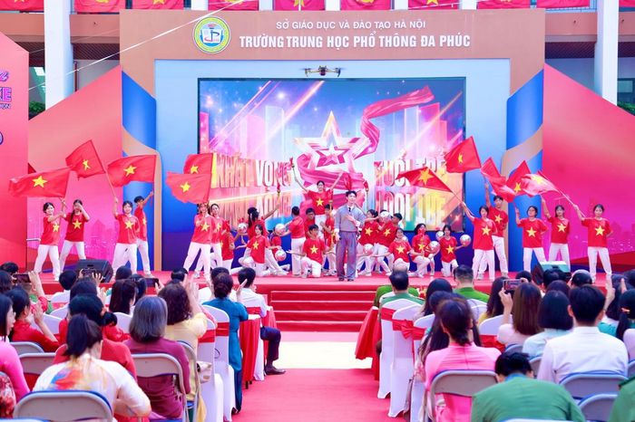 Các bạn học sinh Trường THPT Đa Phúc tham gia các hoạt động của chương trình (Ảnh: CATP)