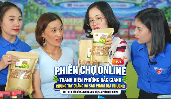 Đoàn viên, thanh niên phường Bắc Gianh phát huy vai trò xung kích trong chuyển đổi số, hỗ trợ quảng bá và kết nối tiêu thụ nông sản quê hương. (Ảnh: M.P)