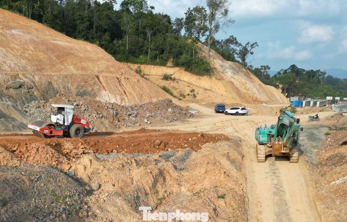 Với nút giao IC4 (tại phường Đông Kinh), ngoài có vai trò kết nối đầu tiên vào trung tâm Lạng Sơn từ hướng Hà Nội lên, đây còn là nút giao “kép” (hai nút giao) kết nối với quốc lộ (QL1A).