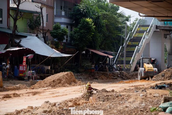 Theo Ban Quản lý dự án đầu tư xây dựng công trình giao thông TP Hà Nội, chủ đầu tư đang tích cực phối hợp với các bên liên quan xử lý dứt điểm các vướng mắc tại công trường, bảo đảm mục tiêu về đích vào quý I/2027.