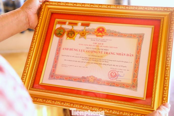 Danh hiệu Anh hùng LLVTND là sự ghi nhận những cống hiến và sự hy sinh của liệt sĩ Lê Thị Bạch Cát trong sự nghiệp đấu tranh giải phóng dân tộc.