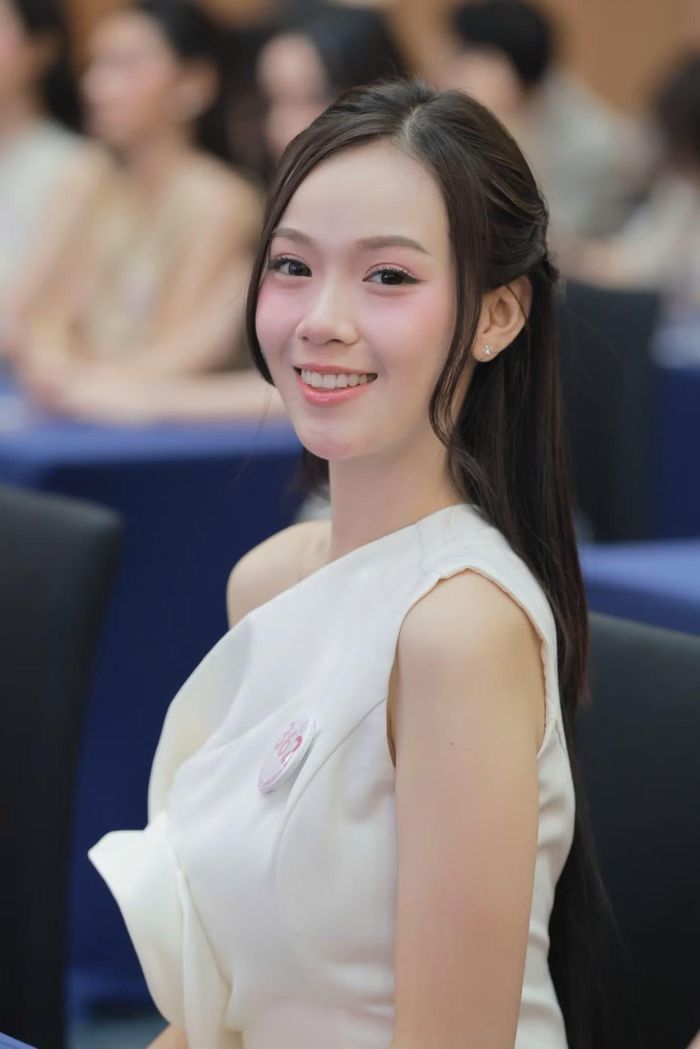 Trước khi ghi danh cuộc thi, Yến Trang đã dành nhiều năm trau dồi kỹ năng. Với cô, theo đuổi ước mơ không chỉ dừng ở mong muốn mà còn cần sự chuẩn bị và nỗ lực. Hành trình tại Hoa hậu Việt Nam 2026 là dịp để người đẹp vận dụng những gì đã học, tiếp tục rèn luyện phong thái, sự tự tin và bản lĩnh trước công chúng.