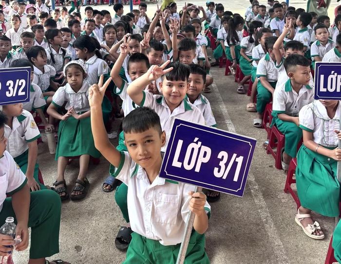 Từ thuở nhỏ, ước mong của cô Voi là được dạy học cho trẻ vùng cao. Vì vậy dù ở vai trò nào, được gắn bó với các em là cô hạnh phúc Ảnh: T.H