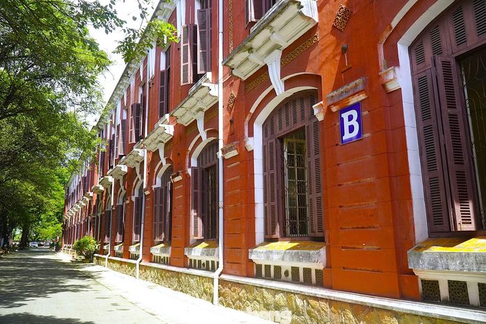  Việc hoàn thiện﻿ cơ sở vật chất hướng tới phục vụ lễ kỷ niệm 130 năm, đồng thời đáp ứng tốt hơn nhu cầu dạy và học của nhà trường. 