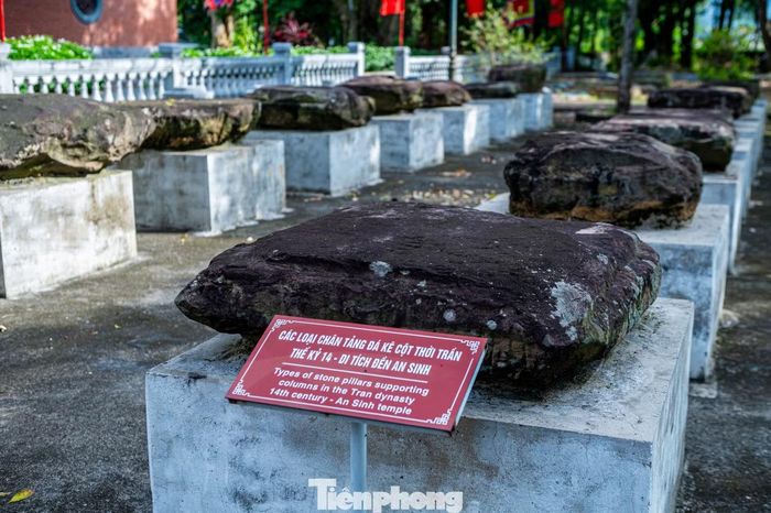 Trải qua thời gian, do tác động của thiên nhiên và lịch sử, điện An Sinh xưa chỉ còn lại phế tích với những dấu vết kiến trúc và di vật trên nền điện cũ.